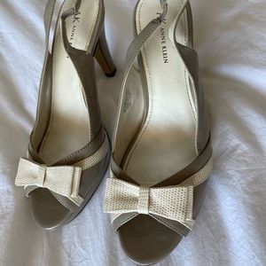 Anne Klein heels 9.5 womens